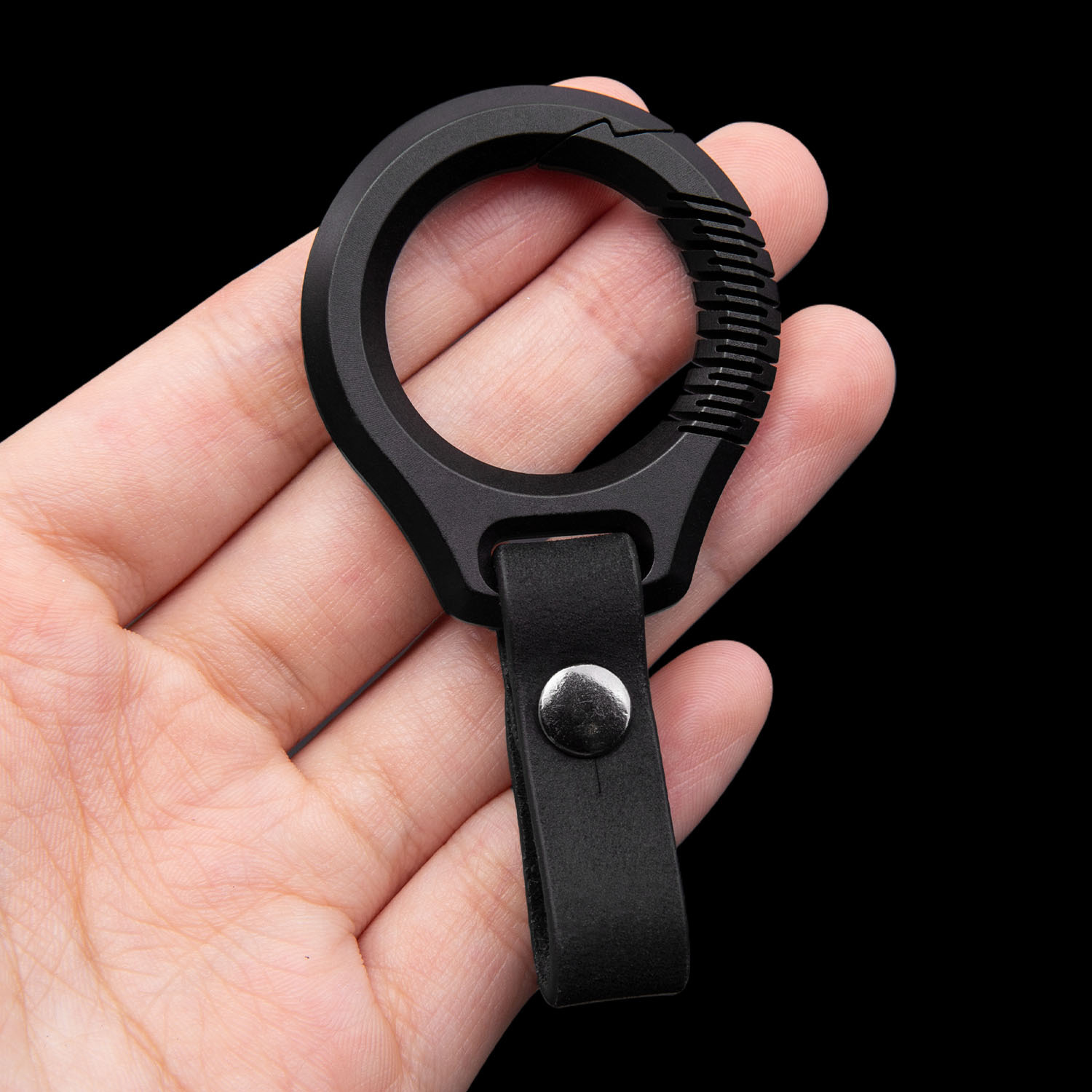 Black Titanium Key Chain Luxur - Leatherwork Ruler บทวิจารณ์และราคา